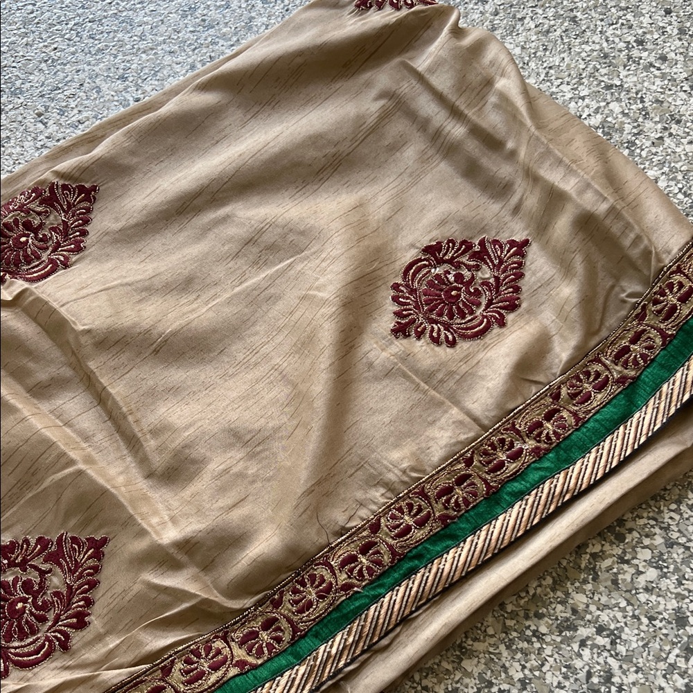 Sari with matching blouse - Picture 6 of 7
